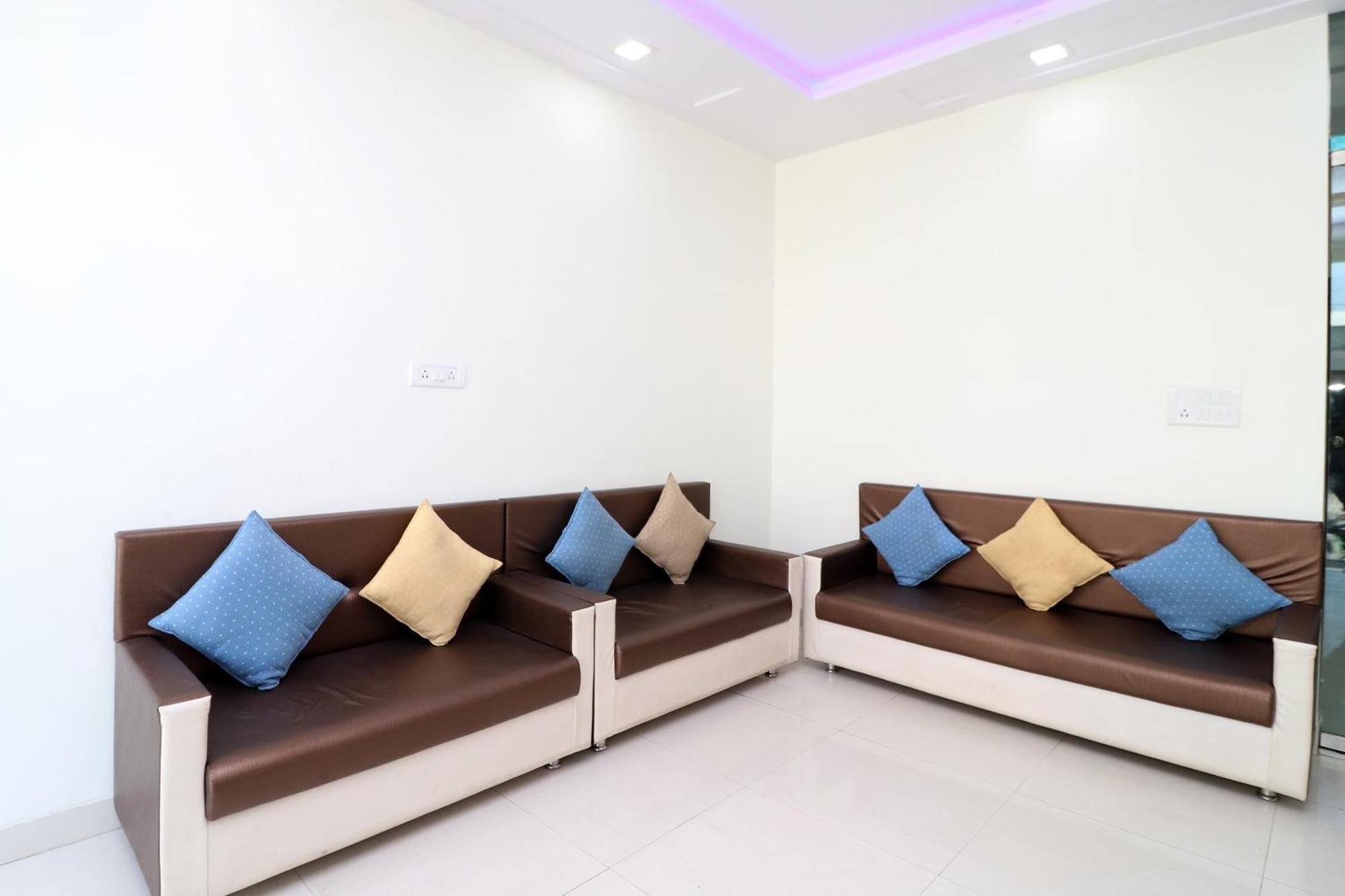 אגרה Oyo Hotel The Orient Tree מראה חיצוני תמונה