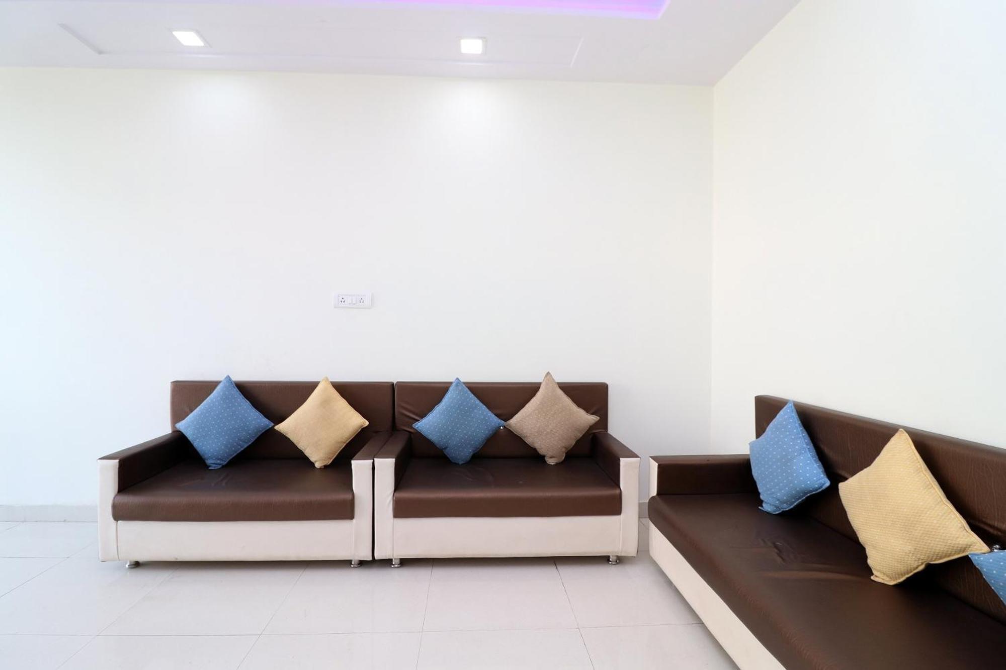 אגרה Oyo Hotel The Orient Tree מראה חיצוני תמונה